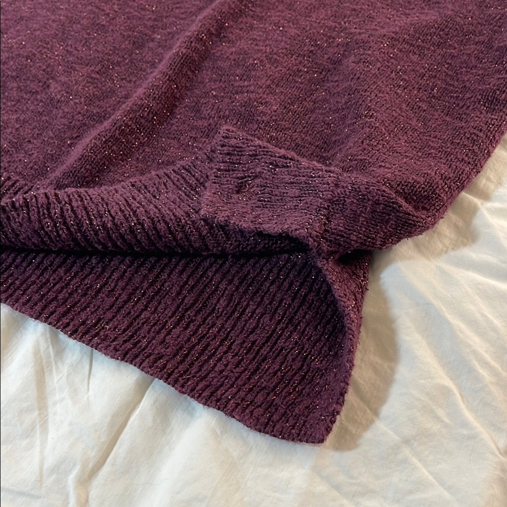 American Eagle Outfitters Rich Burgundy V-Neck Sweater Size Small - Picture 10 of 11